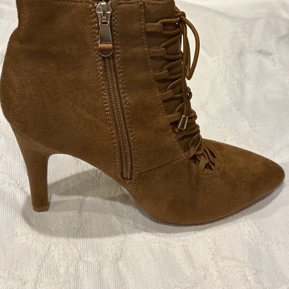 Shoes - Picture 4 of 5